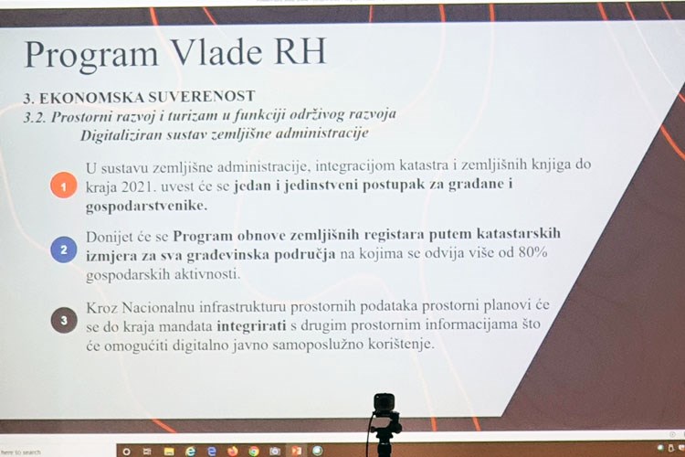 Slika Fotografija slidea prezentacije koja je prikazana na savjetodavnom tijelu. Program Vlade RH.